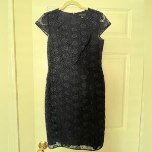 Banana Republic Lace Navy Blue knee length sheath dress size 4 Fully Lined